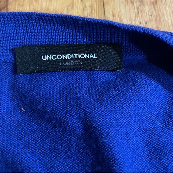 Unconditional cobalt blue sweater with geometric design details - Picture 4 of 5